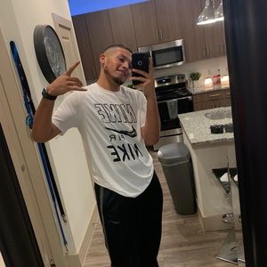 Meet your Posher, Davien